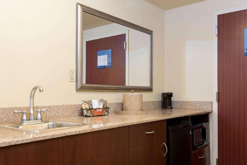 스탠다드 룸 킹사이즈 침대, Hampton Inn Schenectady Downtown