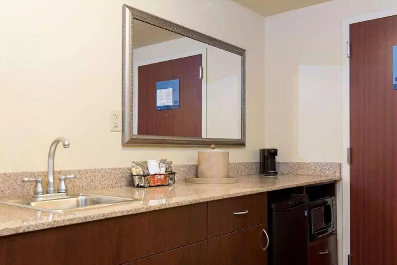 キングサイズベッドのスタンダードルーム, Hampton Inn Schenectady Downtown