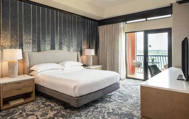 キングサイズベッドのスイートルーム, Hilton Dallas/rockwall Lakefront