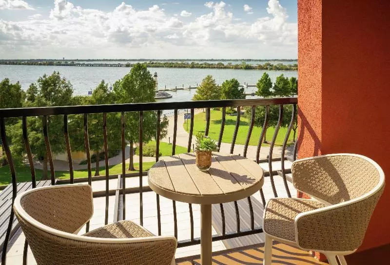 バルコニー付きスタンダードルーム, Hilton Dallas/rockwall Lakefront