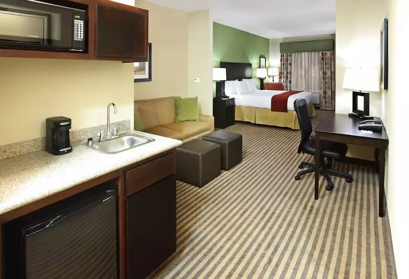 スイート, Holiday Inn Express & Suites Maumelle, An Ihg
