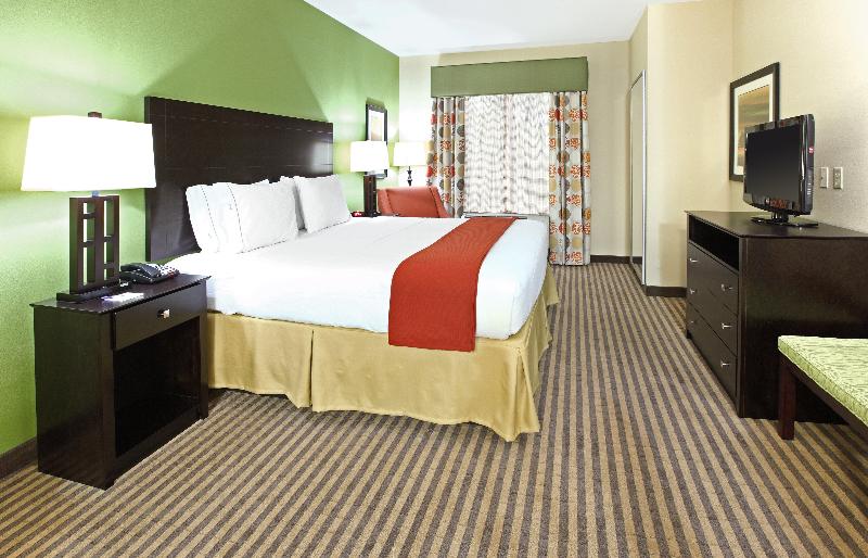 キングサイズベッドのスイートルーム, Holiday Inn Express & Suites Maumelle, An Ihg