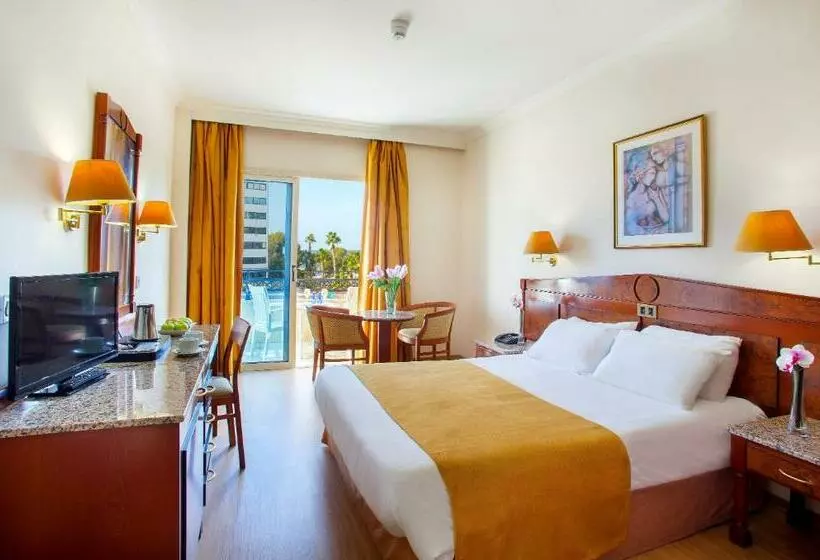 اتاق سوپریور, Kapetanios Limassol
