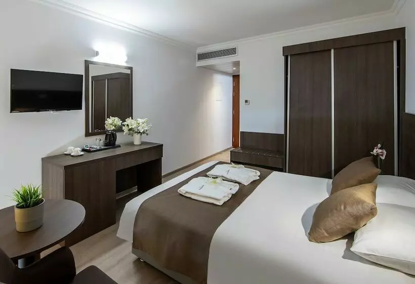 اتاق سوپریور, Kapetanios Limassol