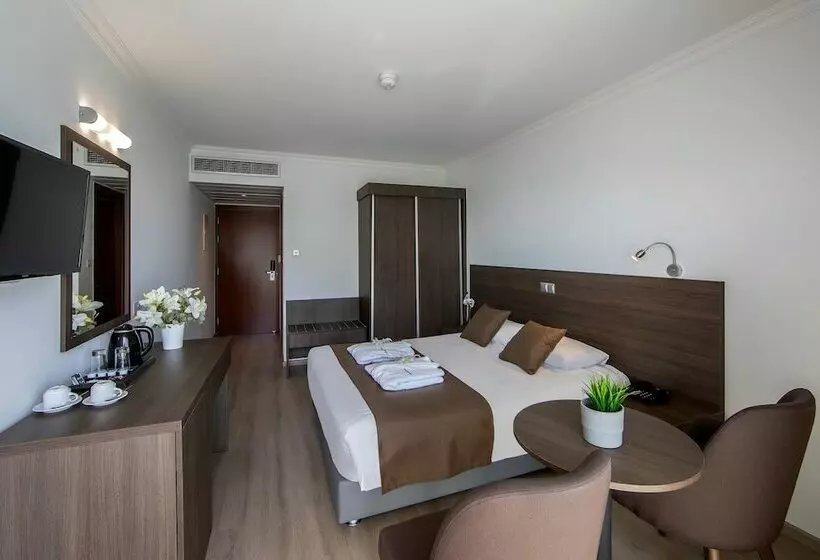 اتاق سوپریور, Kapetanios Limassol