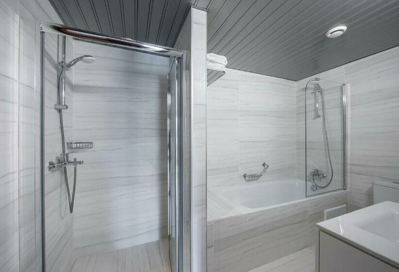 オーシャンビュースイート, Kapetanios Limassol