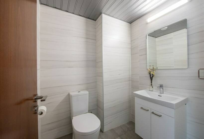 オーシャンビュースイート, Kapetanios Limassol