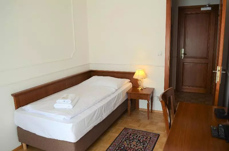 اتاق استاندارد یک نفره, Renesance Krasna Kralovna