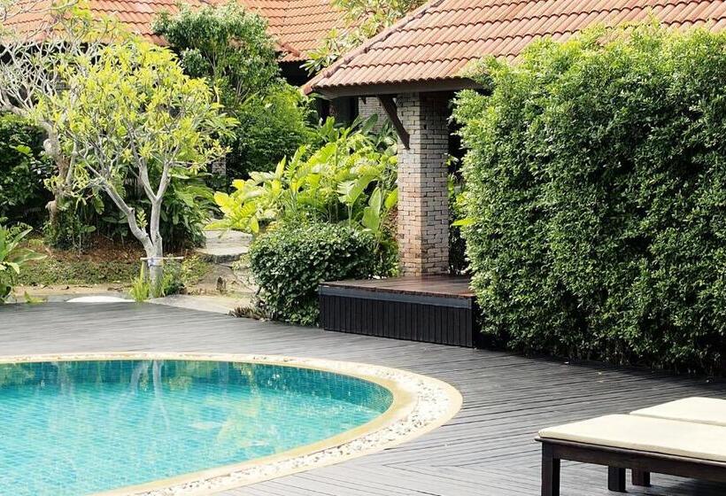 Номер Deluxe Вид на Бассейн, Tropicana Lanta Resort