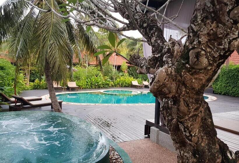 プールの見えるデラックスルーム, Tropicana Lanta Resort