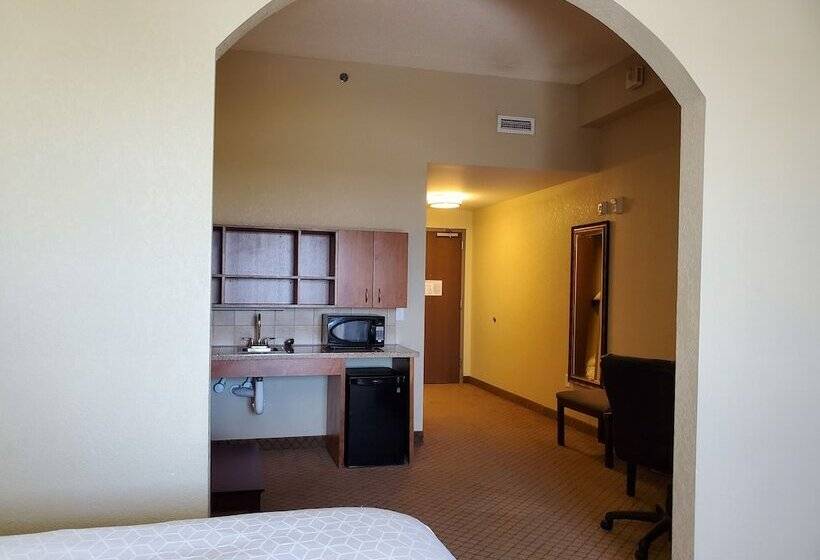 جناح, Holiday Inn Express Hotel & Suites Mankato East, An Ihg