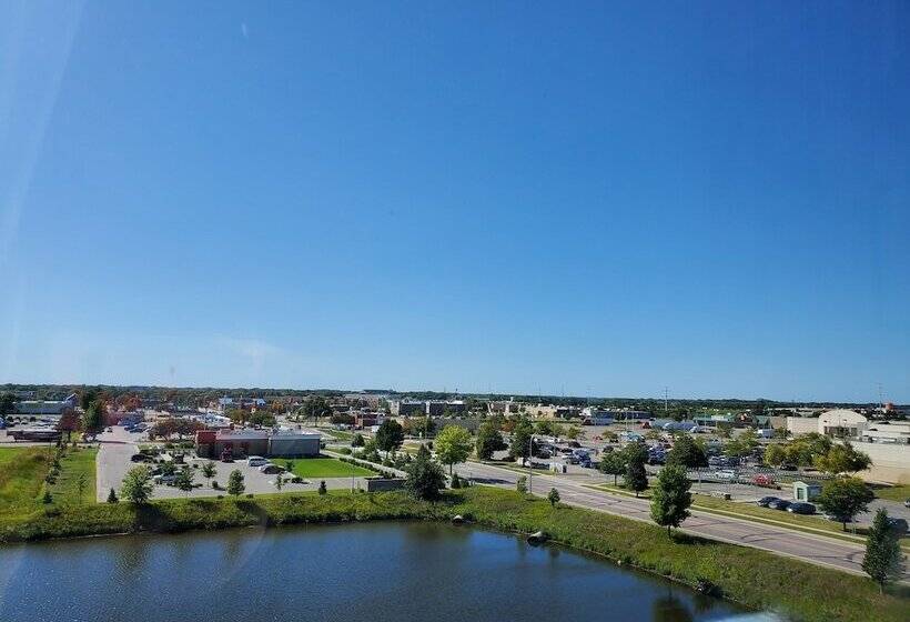 جناح, Holiday Inn Express Hotel & Suites Mankato East, An Ihg