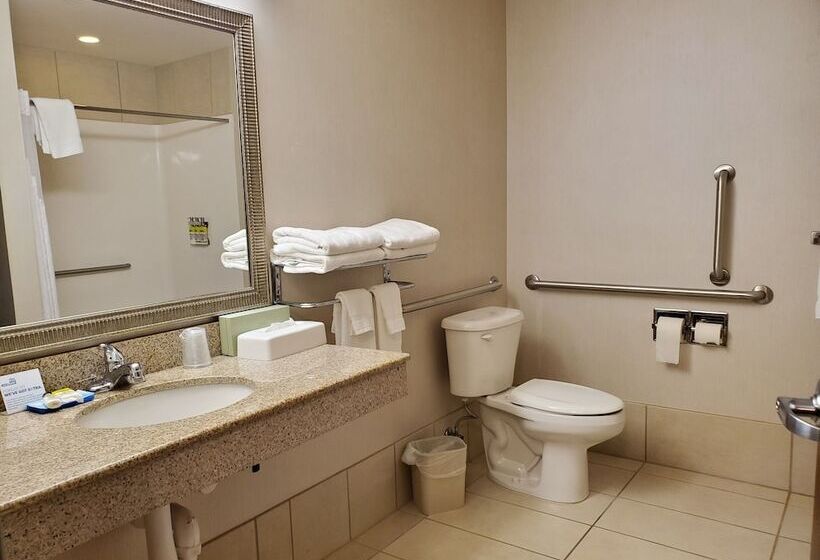 جناح لذوى الاحتياجات الخاصة, Holiday Inn Express Hotel & Suites Mankato East, An Ihg