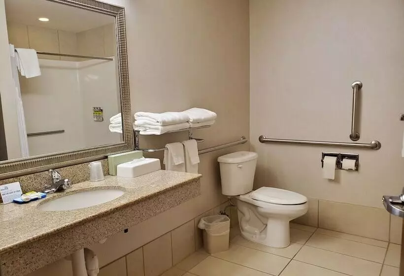 سوئیت برای معلولان, Holiday Inn Express Hotel & Suites Mankato East, An Ihg