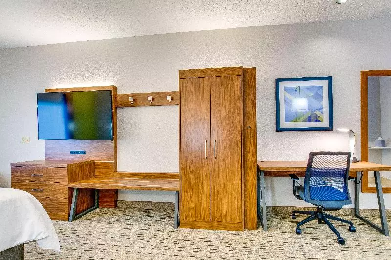 キングサイズベッドのスイートルーム, Holiday Inn Express Vincennes By Ihg