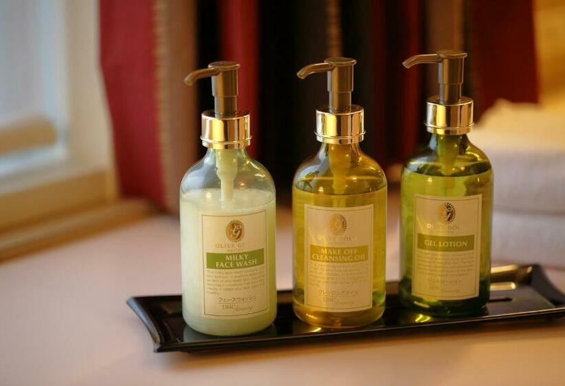 基本间, Monte Hermana Kobe Amalie