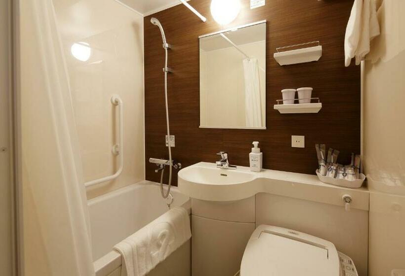 基本间, Monte Hermana Kobe Amalie