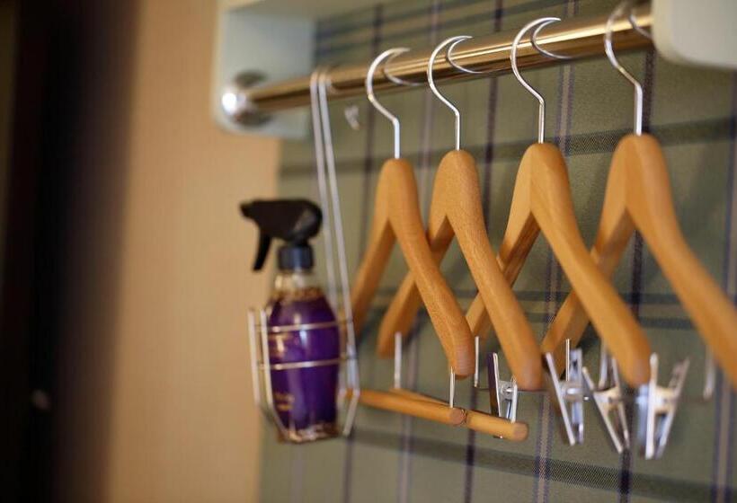 基本间, Monte Hermana Kobe Amalie