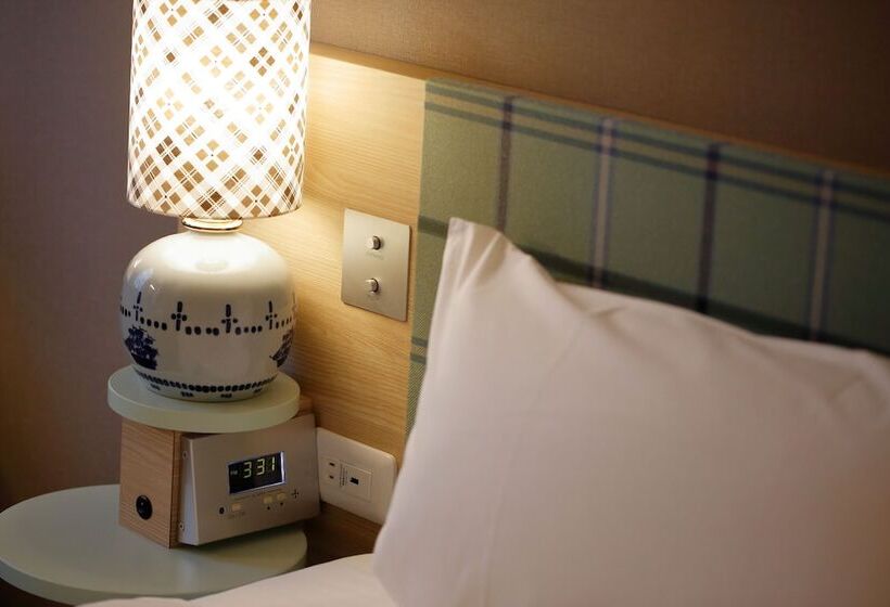 基本间, Monte Hermana Kobe Amalie