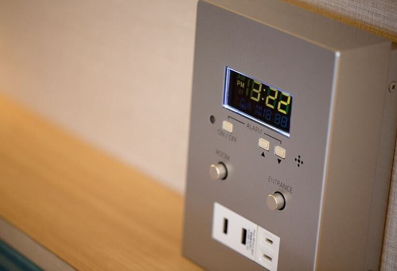 基本间, Monte Hermana Kobe Amalie