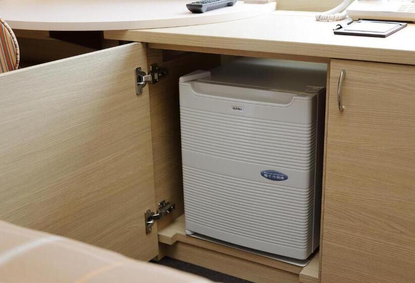 基本间, Monte Hermana Kobe Amalie