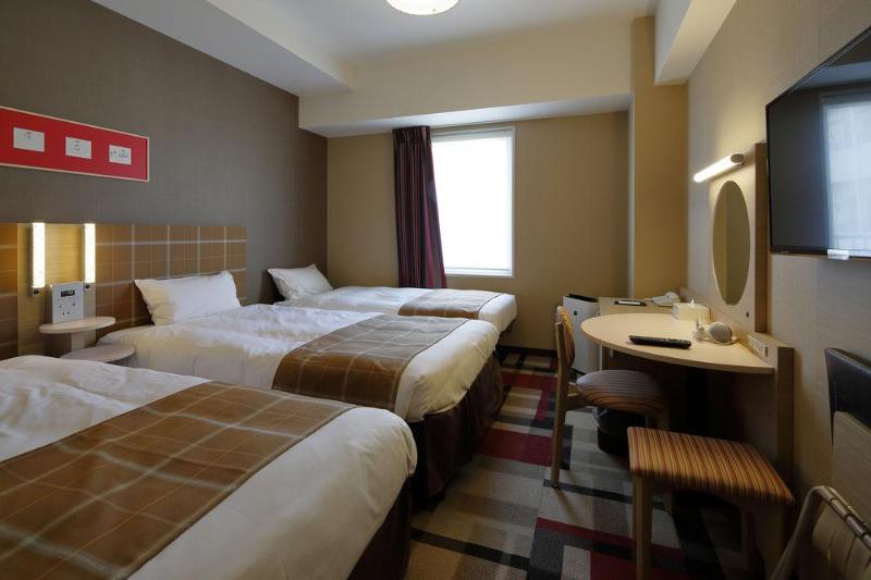 高级三人间, Monte Hermana Kobe Amalie