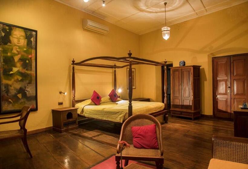 Люкс, Old Harbour