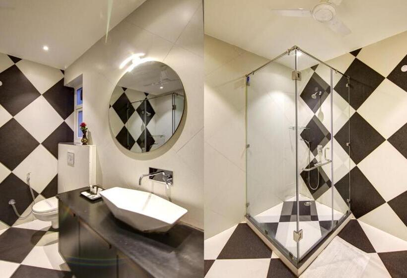 Junior Suite Familiar, The Solace