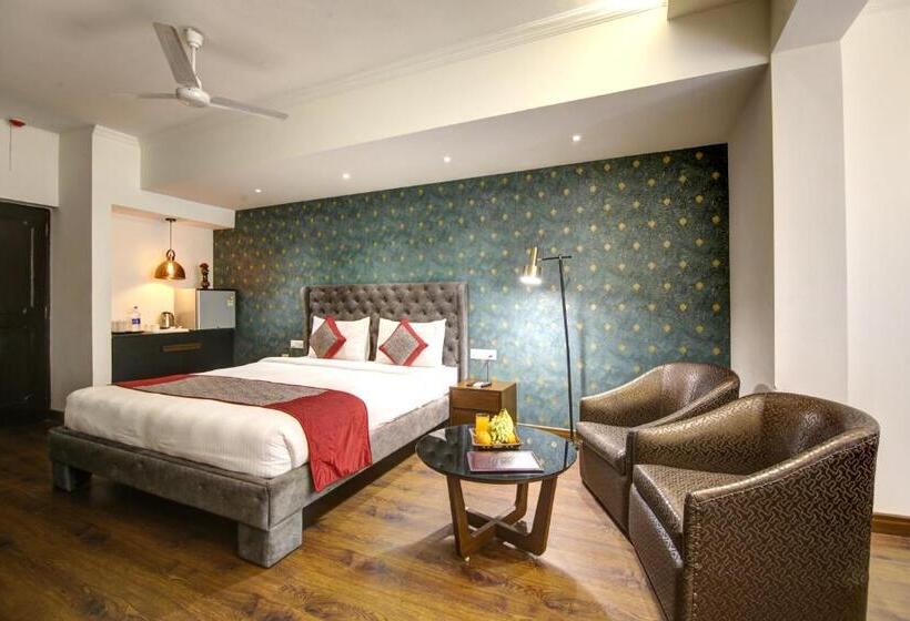 Junior Suite Familiar, The Solace