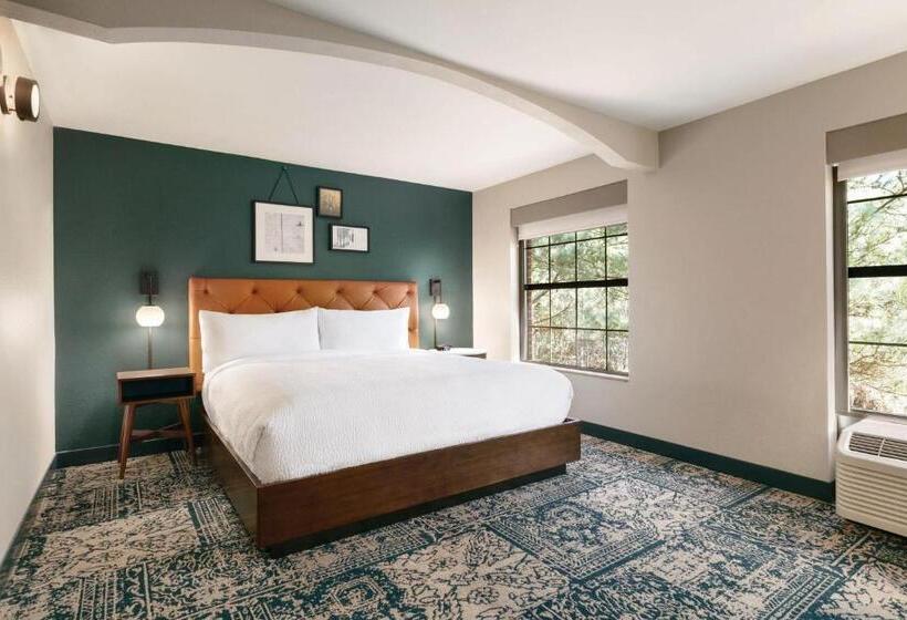 غرفة كلاسيكية سرير كينج, Four Points By Sheraton Raleigh Arena