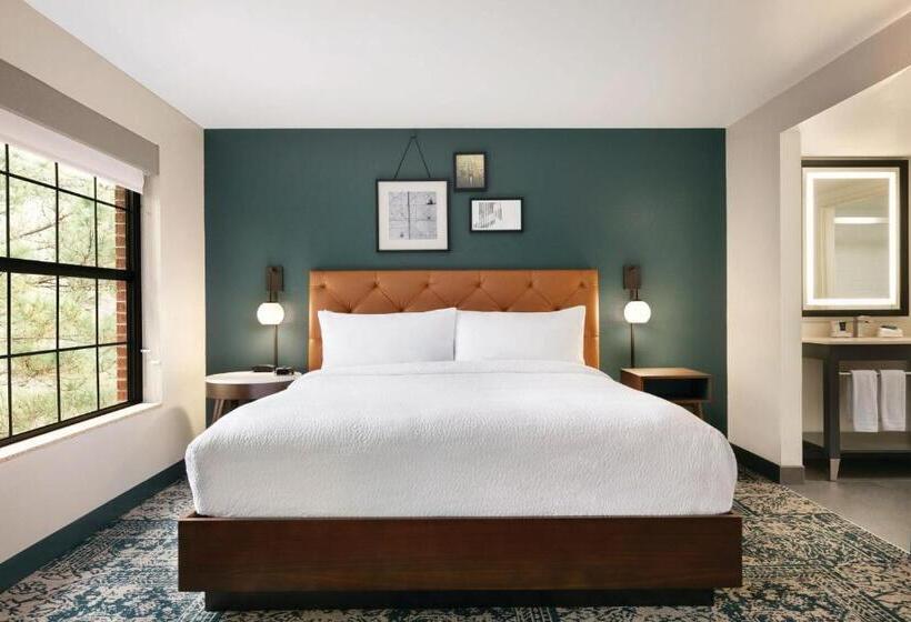 클래식 룸 킹 침대, Four Points By Sheraton Raleigh Arena