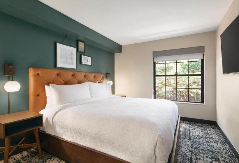 جناح غرفتين نوم, Four Points By Sheraton Raleigh Arena