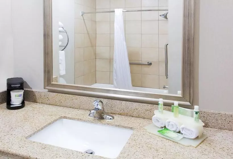 Sviitti, Holiday Inn Express Hotel & Suites Alvarado, An Ihg