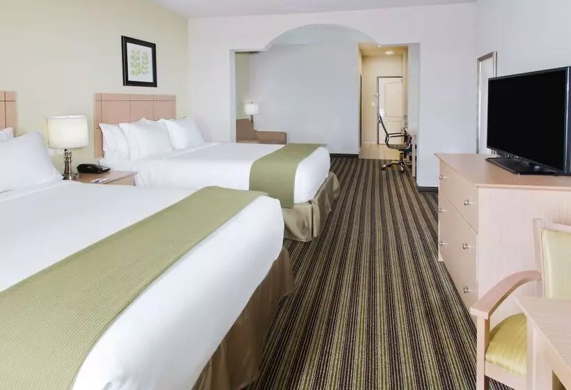 Sviitti, Holiday Inn Express Hotel & Suites Alvarado, An Ihg