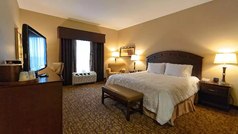سوییت اجرایی, Holiday Inn Express Hotel & Suites Sioux Falls At Empire Mall, An Ihg