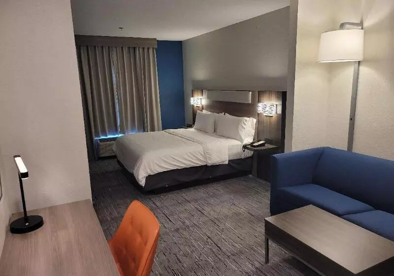 キングサイズベッドのスタンダードルーム, Holiday Inn Express & Suites Starkville By Ihg