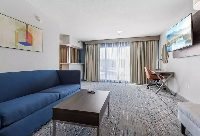 キングサイズベッドのスイートルーム, Holiday Inn Express & Suites Starkville By Ihg