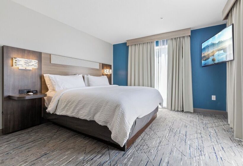 Люкс Кровать Кинг, Holiday Inn Express & Suites Starkville By Ihg