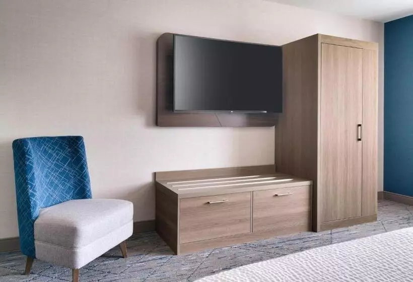 キングサイズベッドのスイートルーム, Holiday Inn Express And Suites Helena, An Ihg
