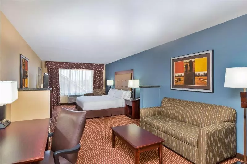 キングサイズベッドのスイートルーム, Holiday Inn Express And Suites Helena, An Ihg