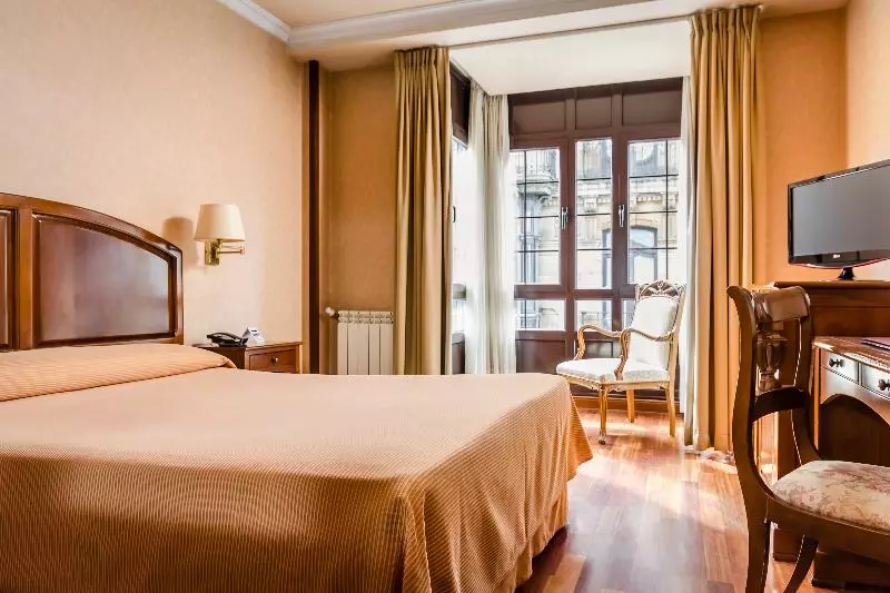 身障者適用キングサイズベッドルーム, Holiday Inn Express And Suites Helena, An Ihg