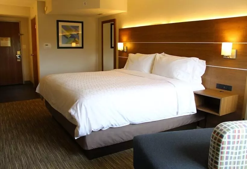 キングサイズベッドのスイートルーム, Holiday Inn Express Murrysville   Delmont, An Ihg