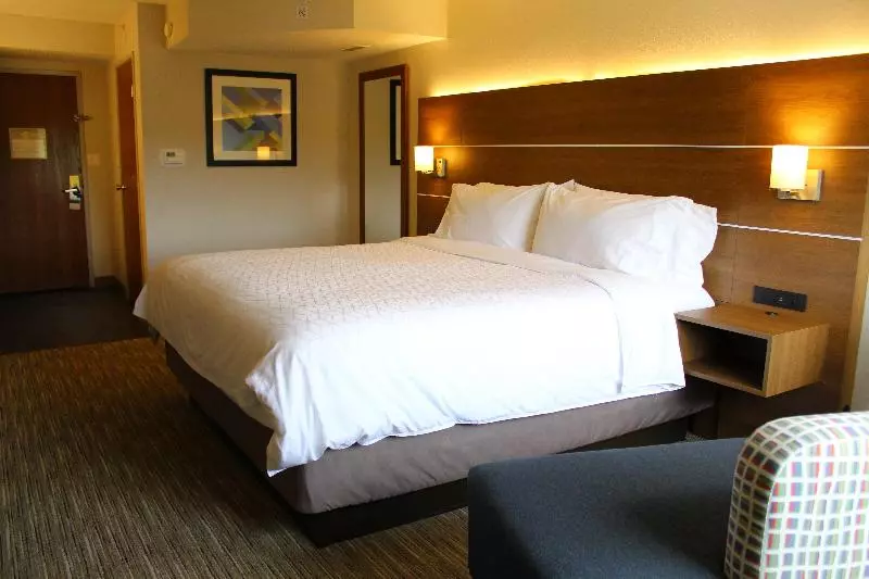 キングサイズベッドのスイートルーム, Holiday Inn Express Murrysville   Delmont, An Ihg