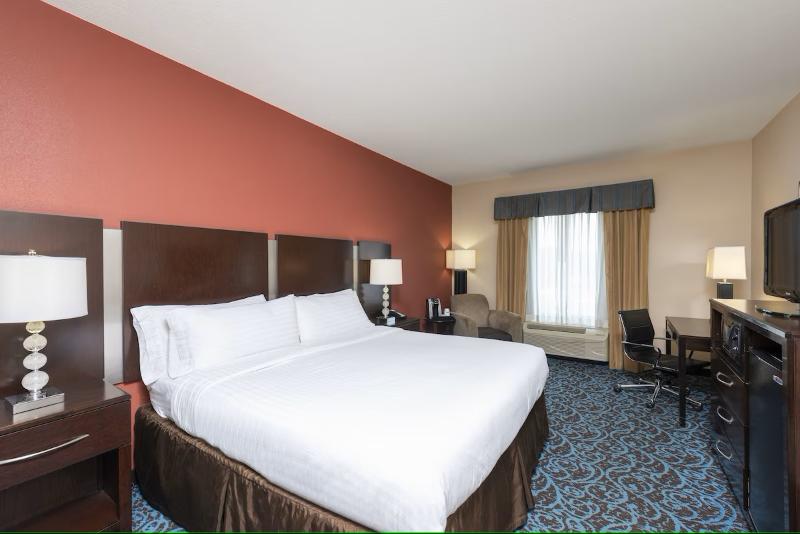 غرفة قياسية سرير كينج لذوى الإحتياجات الخاصة, Holiday Inn Express Hotel & Suites New Philadelphia By Ihg