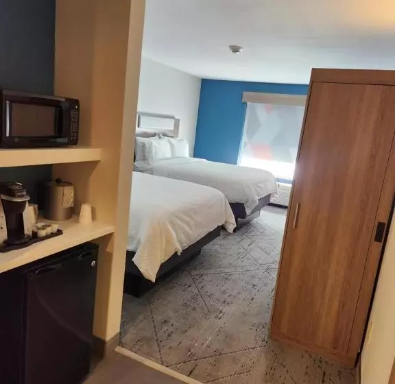 キングサイズベッドのエクゼクティブルーム, Holiday Inn Express & Suites Perry, An Ihg