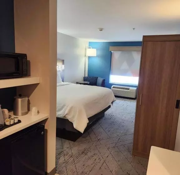 身障者適用キングサイズベッドルーム, Holiday Inn Express & Suites Perry, An Ihg