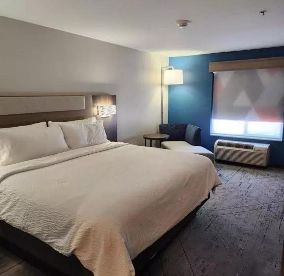 身障者適用キングサイズベッドルーム, Holiday Inn Express & Suites Perry, An Ihg