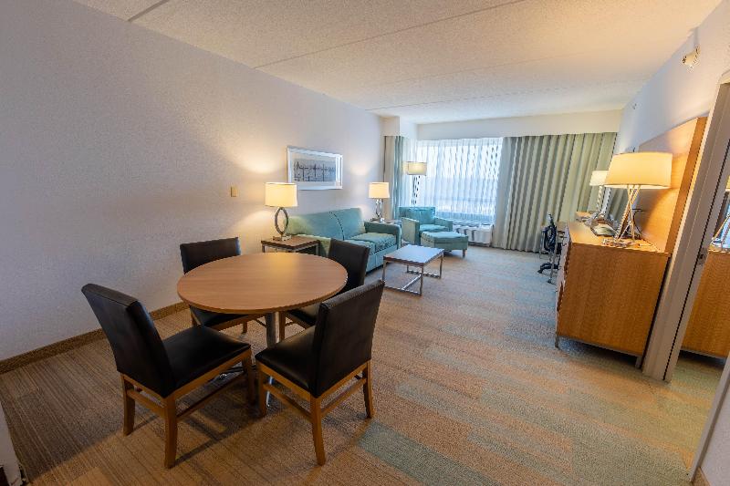 带大床的套房, Holiday Inn Manahawkin/long Beach Island, An Ihg