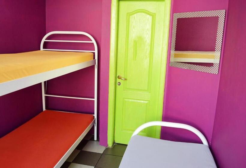 اتاق استاندارد سه نفره, City Center Hostel