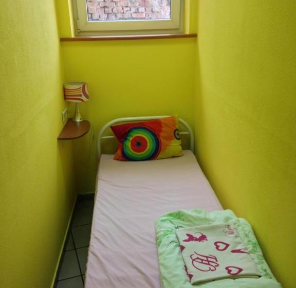 اتاق اکونومی یک تخته, City Center Hostel